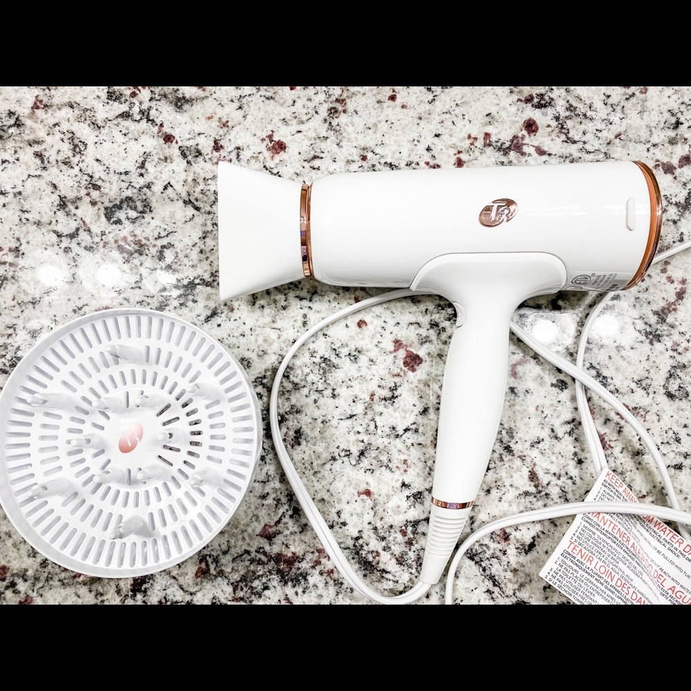 T3 Cura Blow Dryer